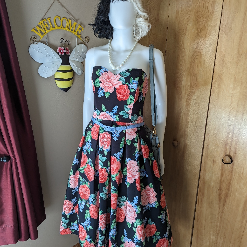 Nwt From Australia Cute Floral Vintage Style Dress.